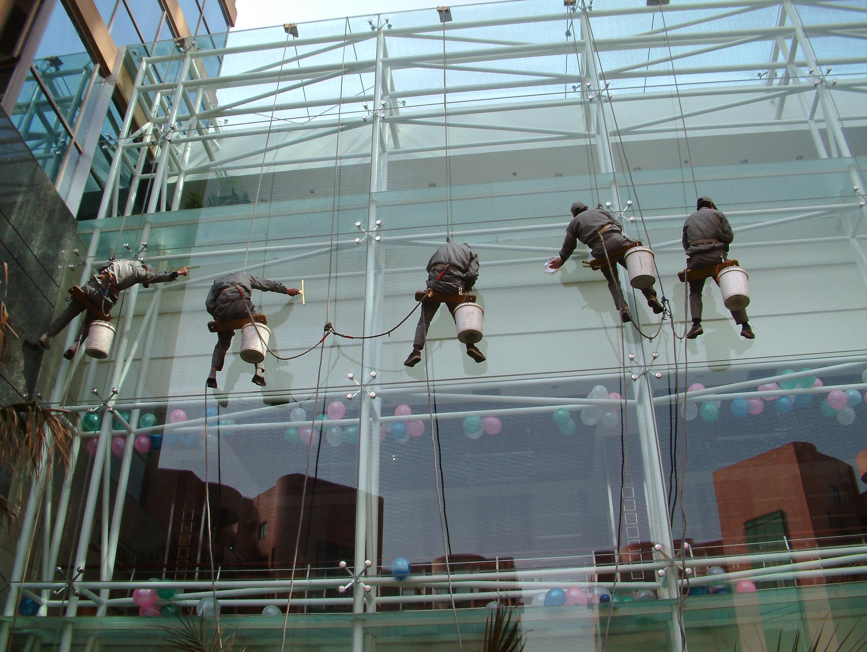 办公楼外墙清洗工程