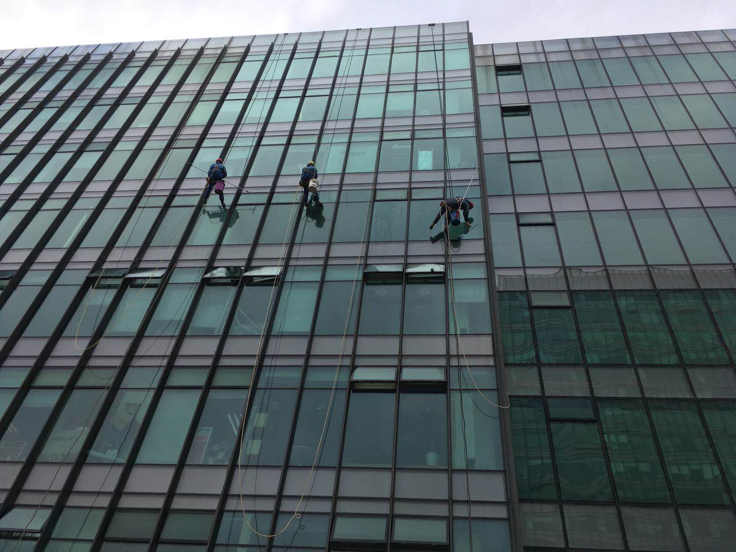 高空玻璃外墙清洗