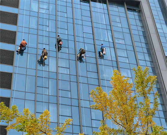 高层建筑的外墙如何进行有效清洗？—北京外墙清洗公司